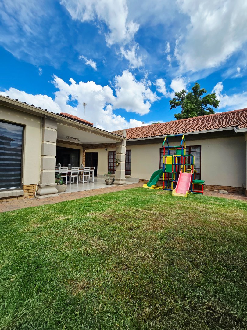 3 Bedroom Property for Sale in Flamwood North West